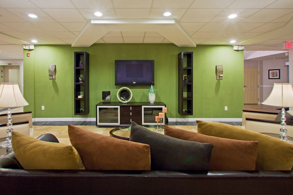 Holiday Inn Express West Palm Beach Metrocentre 52/74
