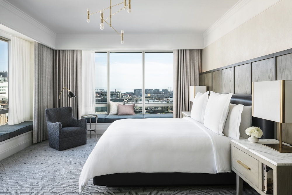 Room at Four Seasons Hotel San Francisco, SAN FRANCISCO - CA