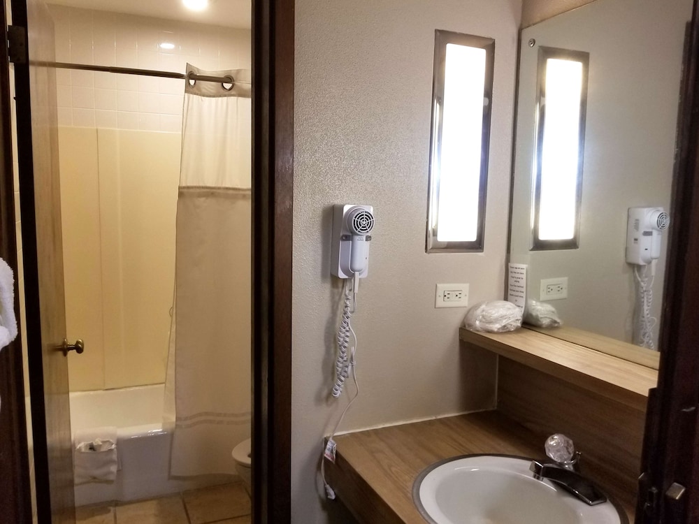 Americas Best Value Inn Hinckley 11/25
