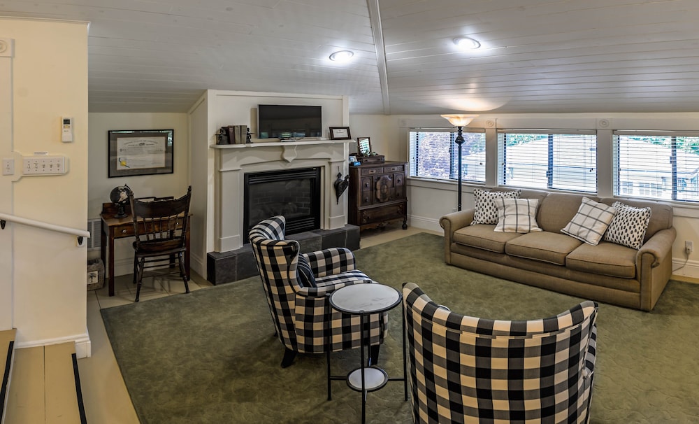 Mccall House Bed And Breakfast 35/50