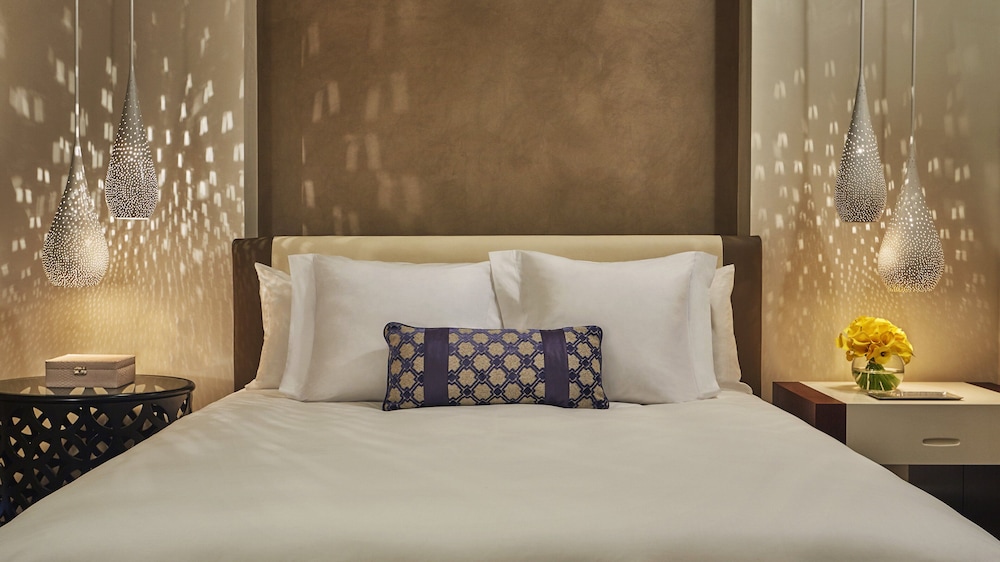 PREMIER, KING BED