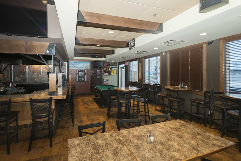 Lakeview Inn & Suites Fort Saskatchewan 22/28