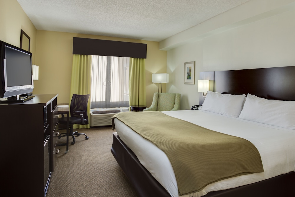 Holiday Inn Express & Suites Tampa-I-75 @ Bruce B. Downs, an IHG Hotel 10/50