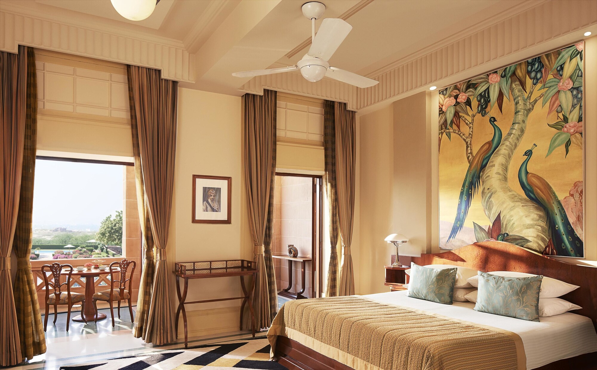 GRAND ROYAL 1 BEDROOM SUITE