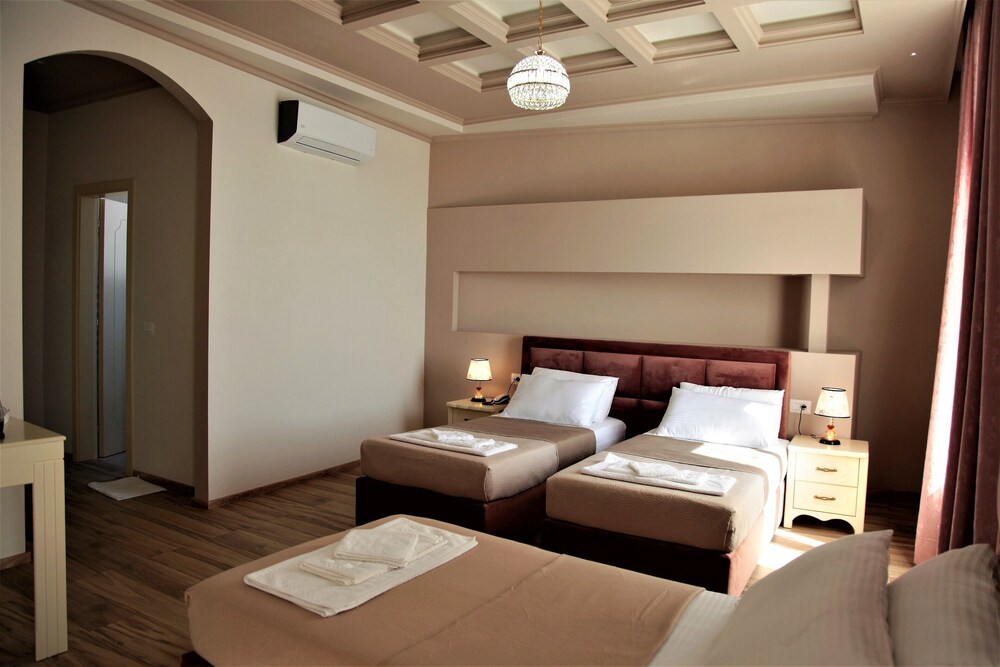 Hotel Veliera 15/70