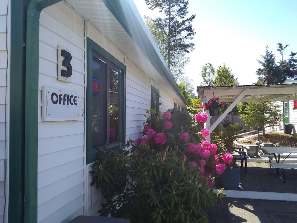 The Orca Inn 2/71