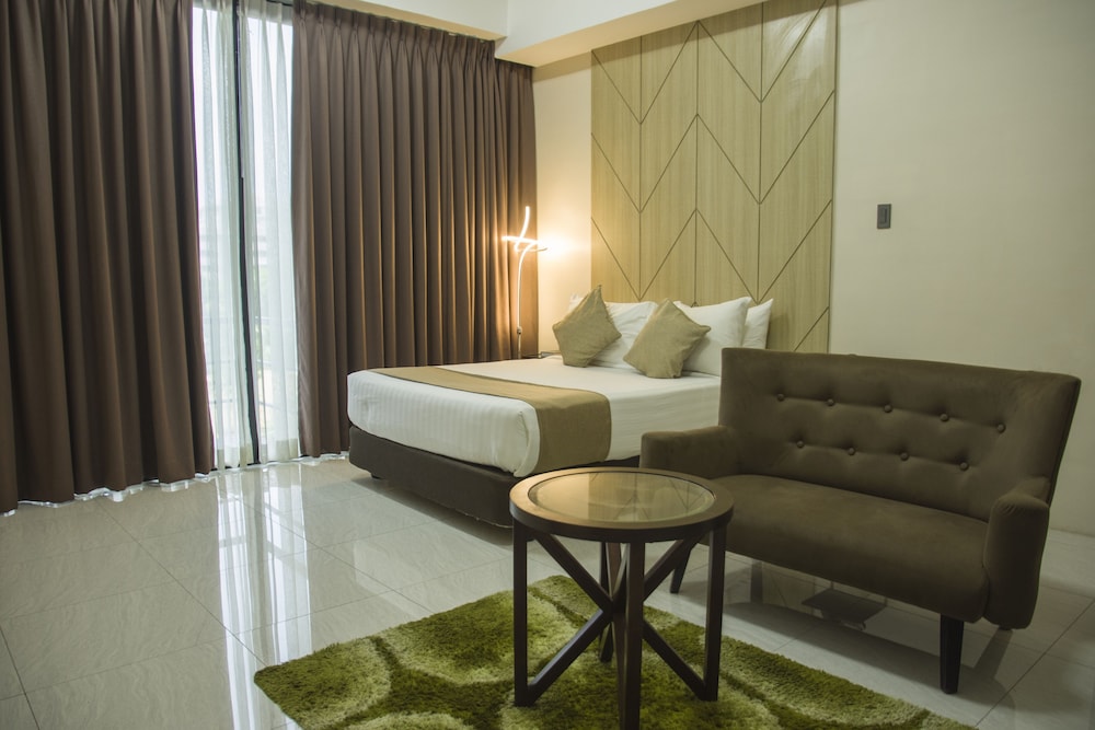 Eastland Hotel and Residences 23/39