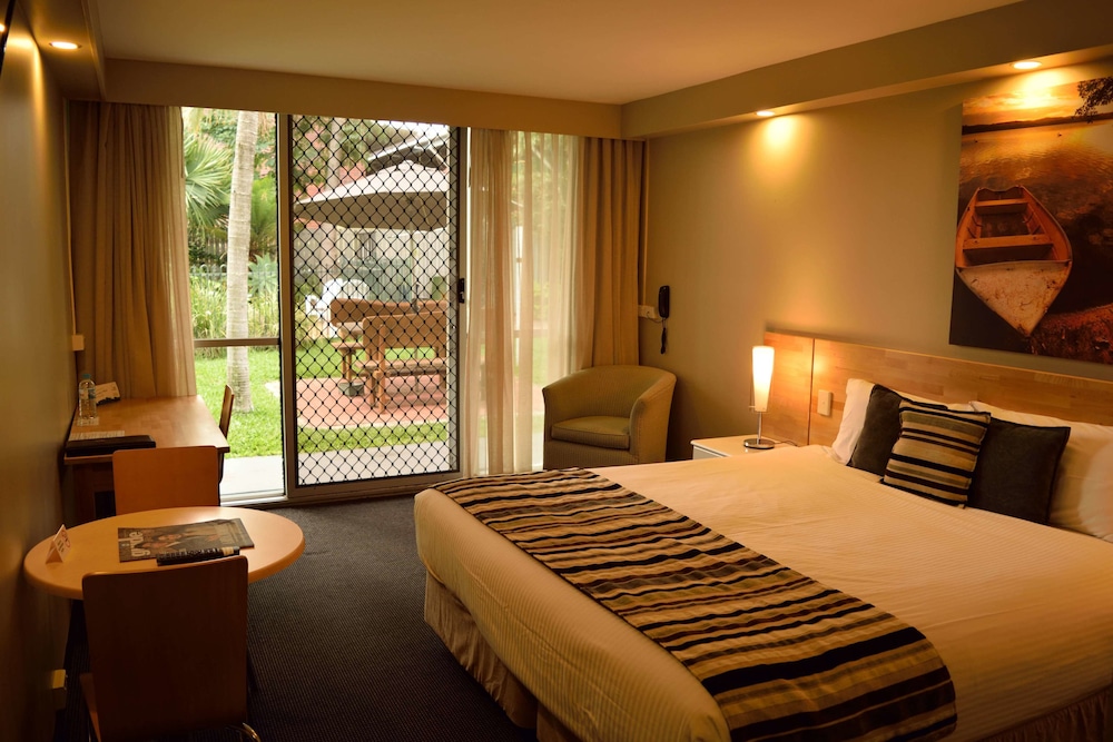 EXECUTIVE, KING BED