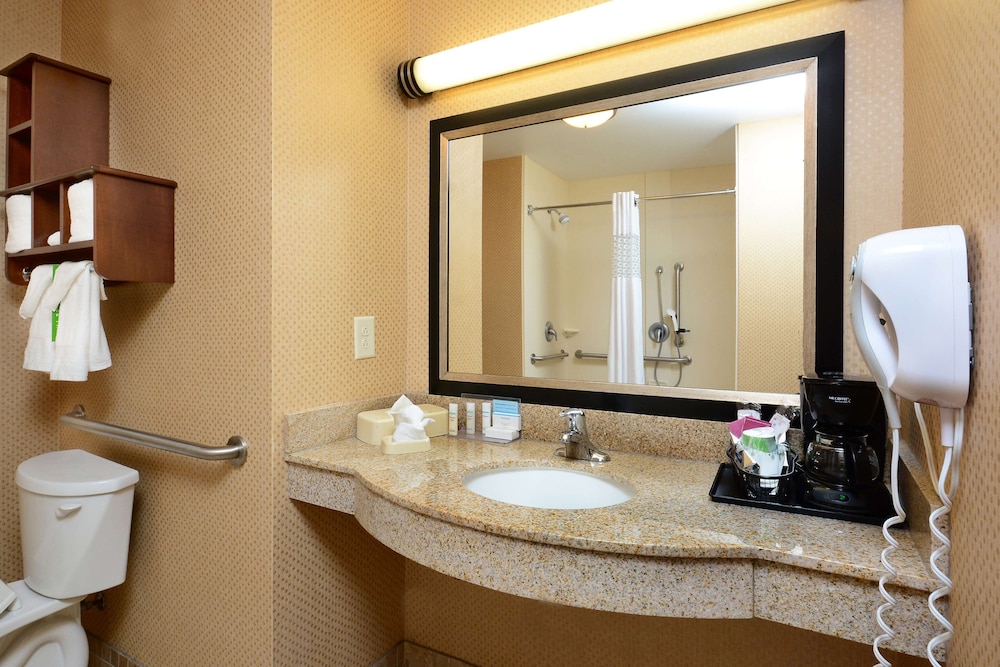 Hampton Inn Suites Durham North I85 26/53
