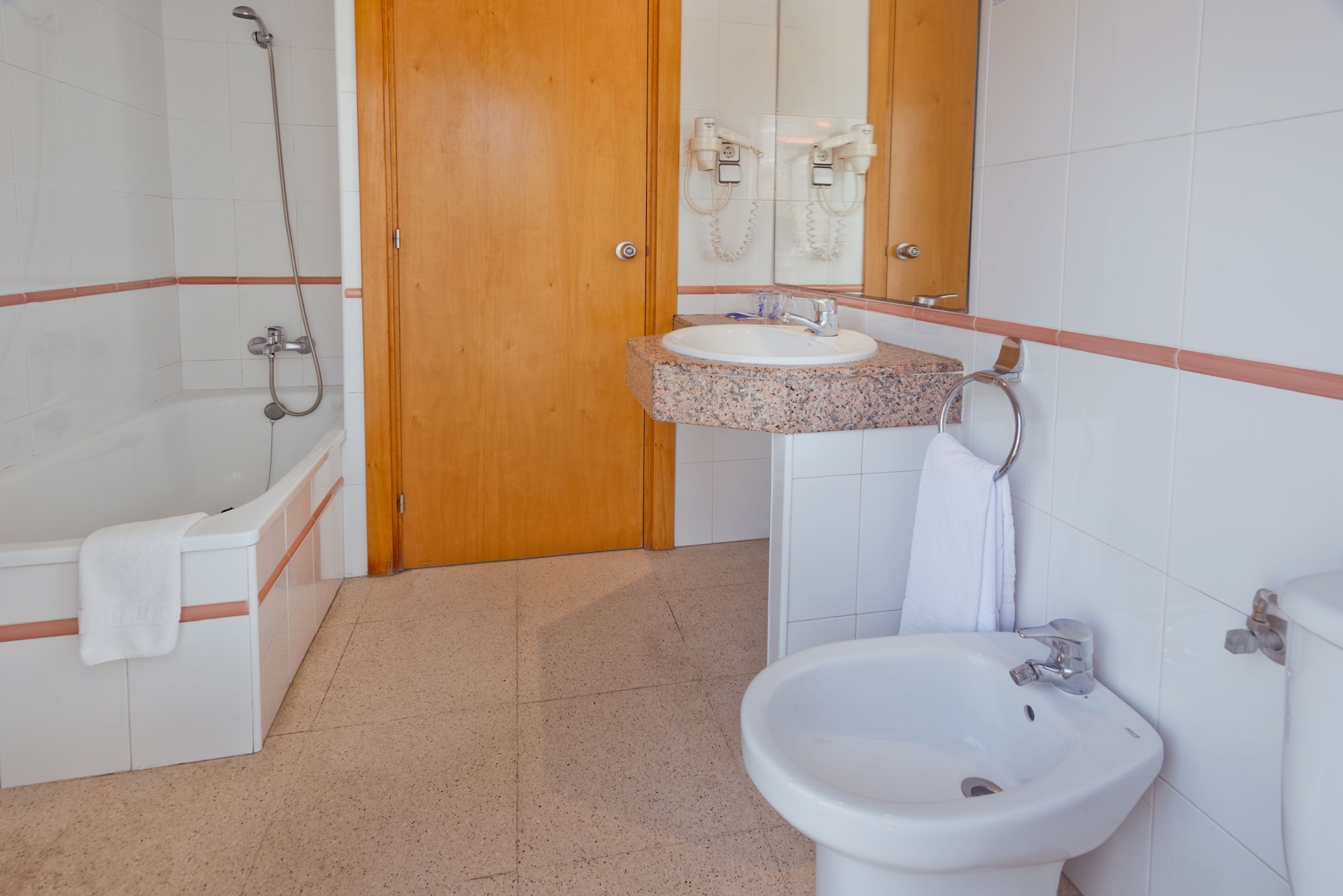 غرفة ثلاثية، GHT Balmes Hotel, Aparthotel & Splash 7/10