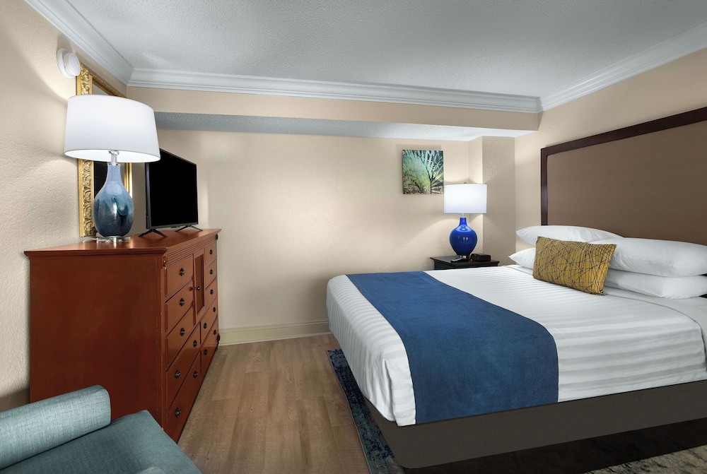TOWER, SUITE, KING BED, OCEAN FRONT