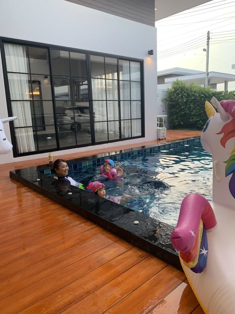 J Pool Villa Huahin 6/17