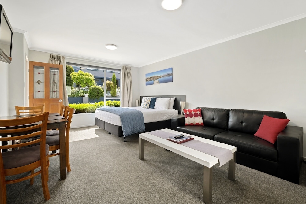 Central Gateway Motel 36/46