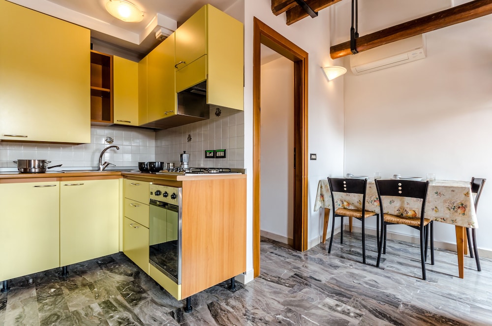 Venice Apartments 19/21
