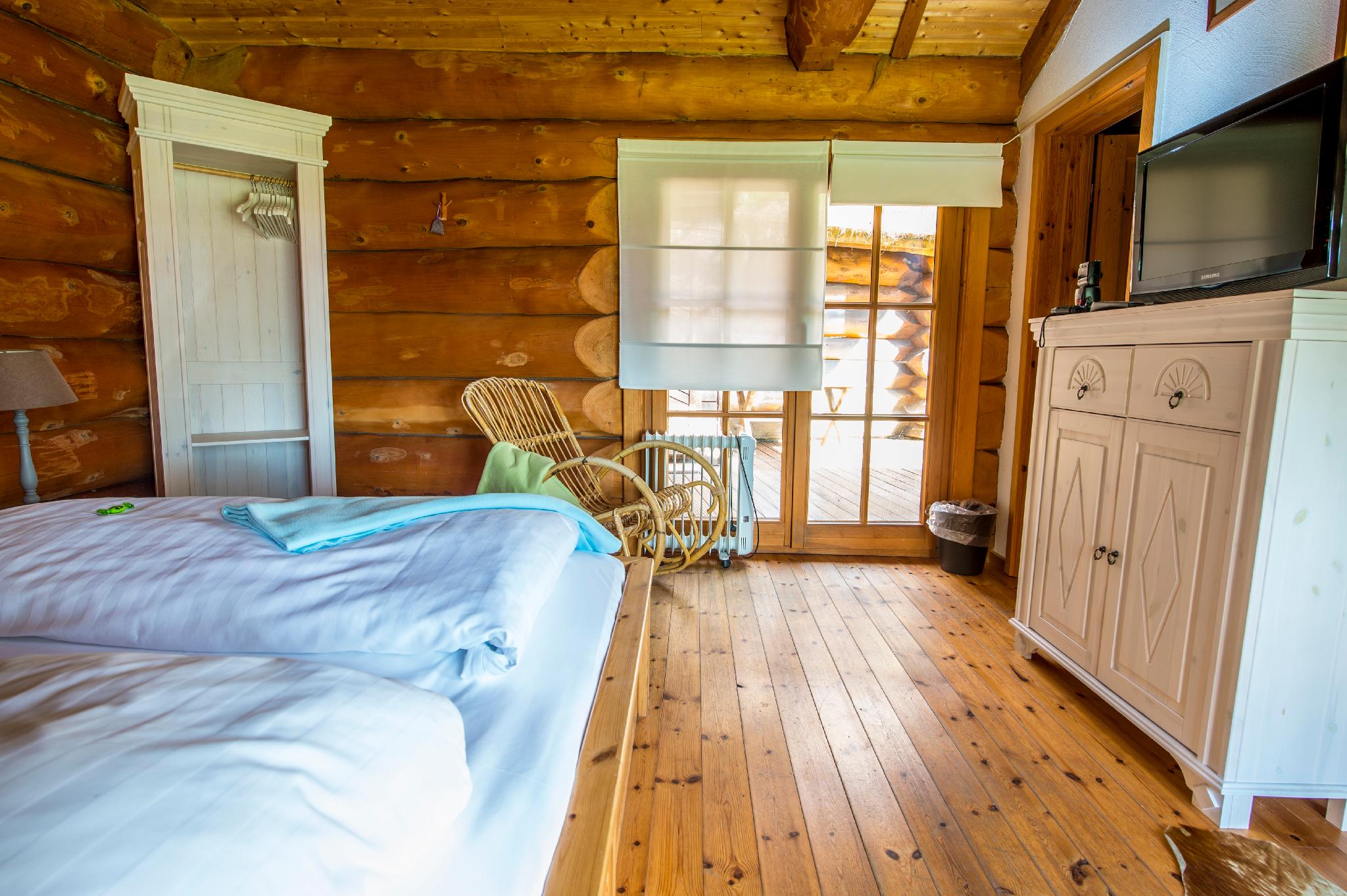 Deluxe, Cottage