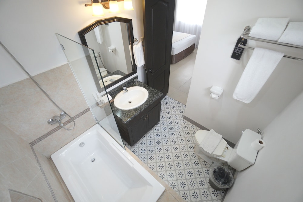 Sta. Barbara Residence Hotel 55/59