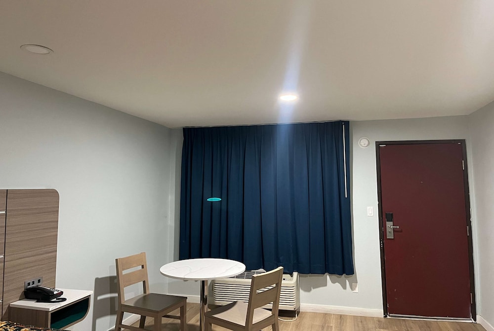 Travelodge by Wyndham Fairplex Pomona 33/57