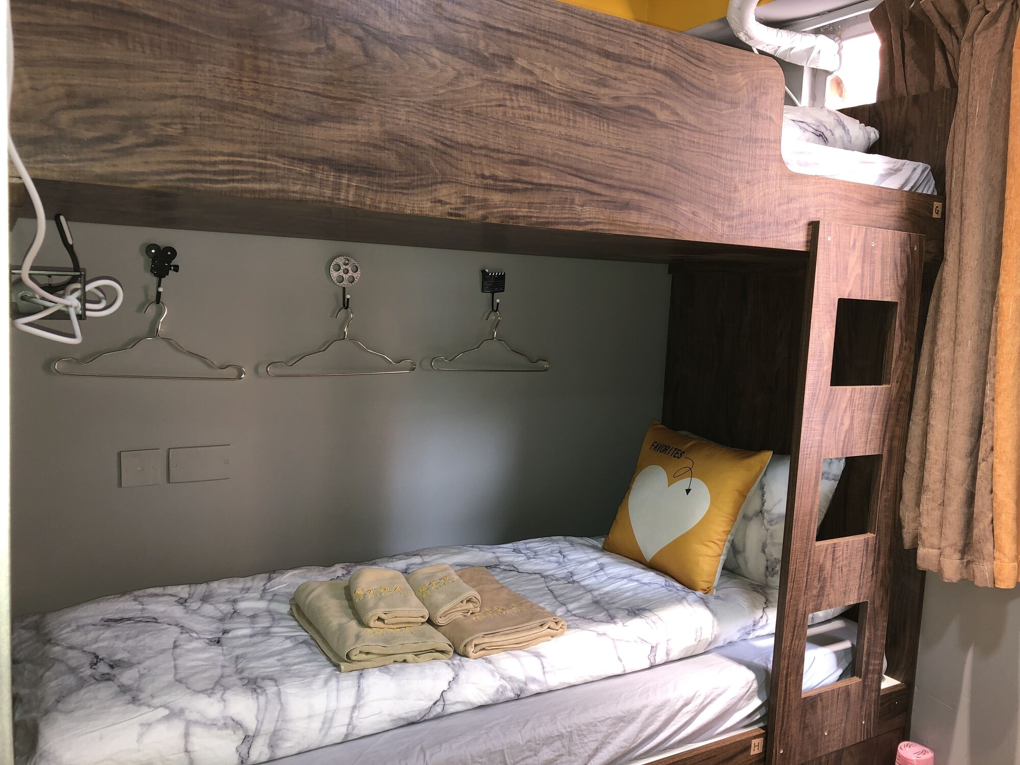 CLASSIC, QUADRUPLE, MULTIPLE BEDS, CITY VIEW