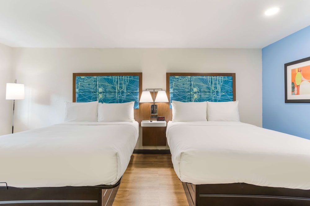 Red Lion Inn & Suites Nashville Airport 3/18