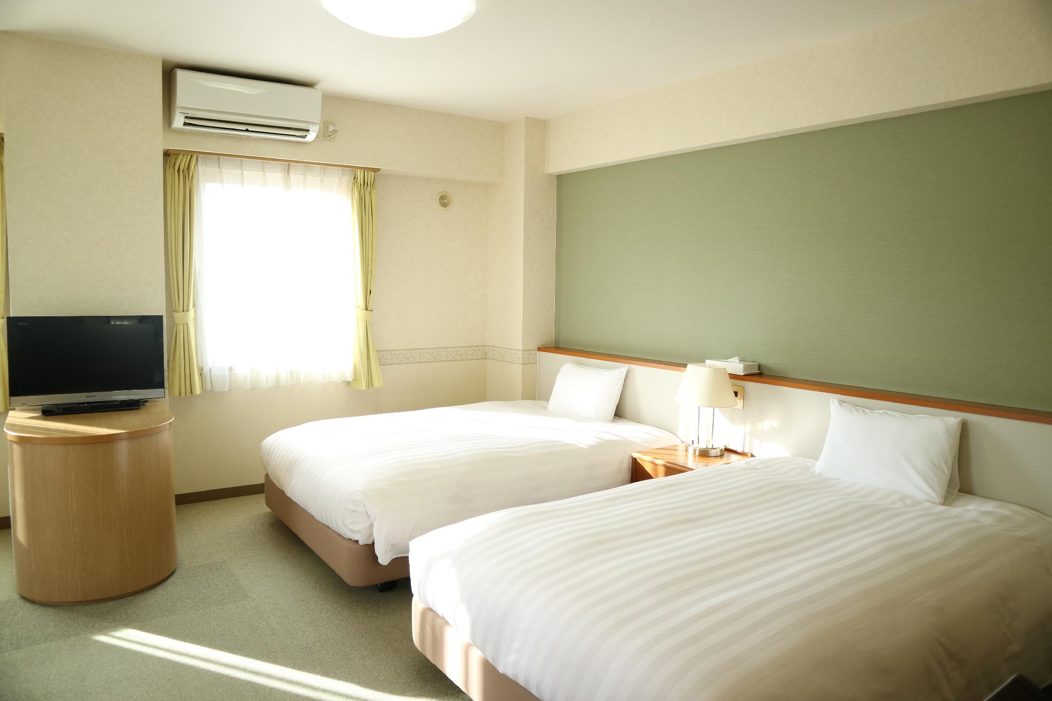 Room, Twin Beds