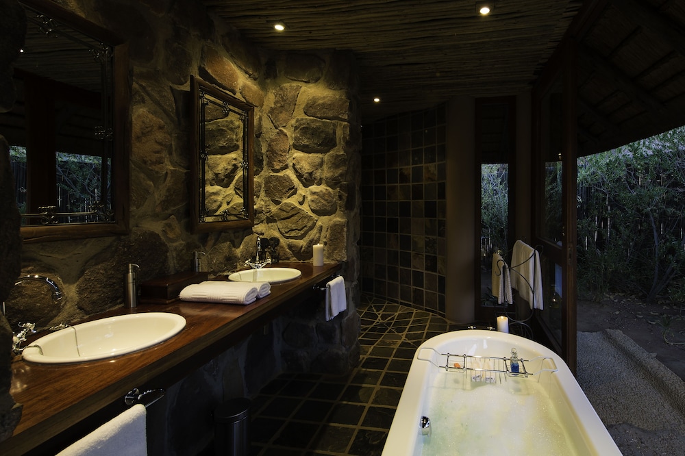Ekuthuleni Lodge 48/50