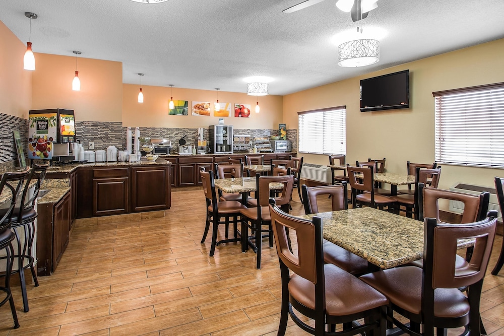 Quality Inn Dubuque On Hwy 20 29/38