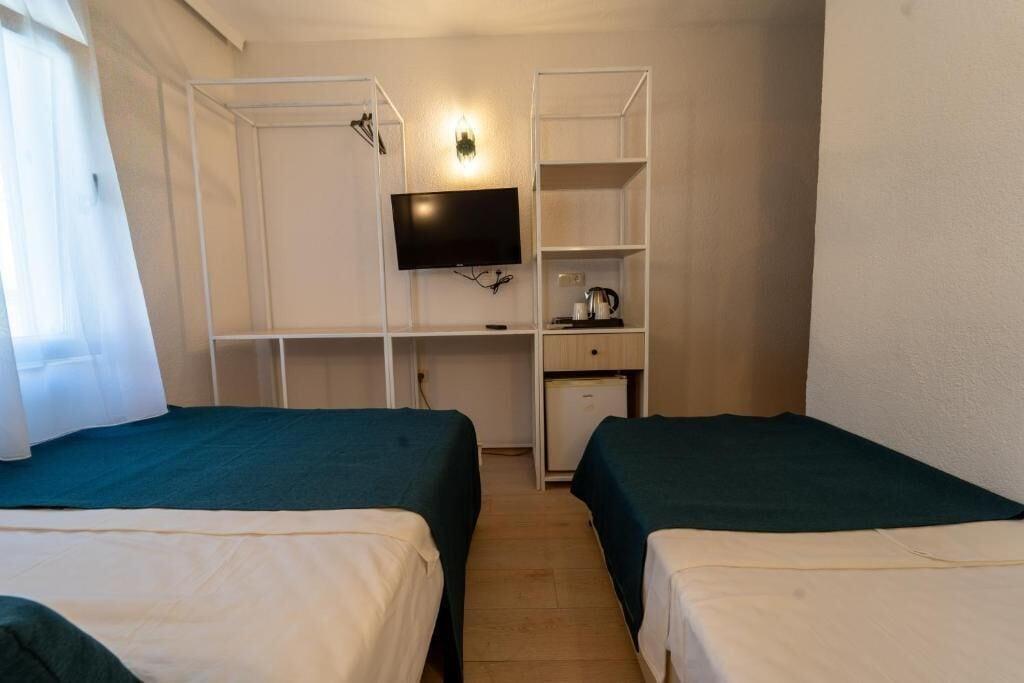 Standard, Triple, City View, Mia Hill Suites 2/6