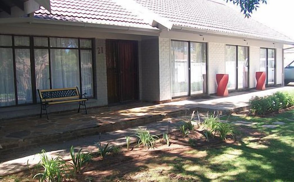 21 On Coetzee Guest House 18/22