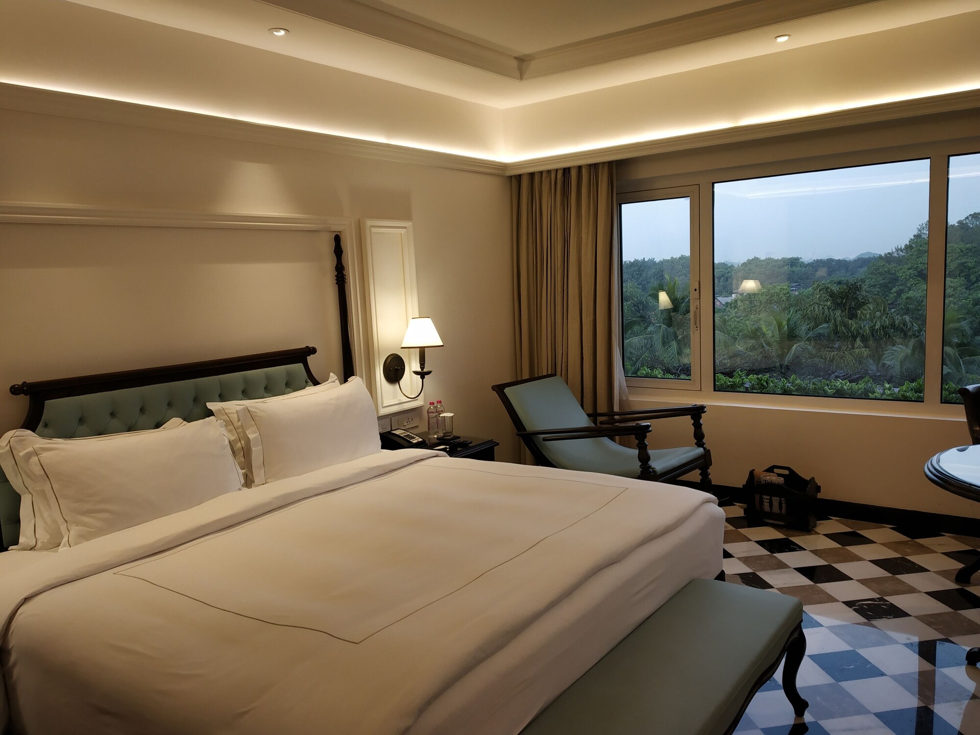 LUXURY, TWIN BEDS, WITH VIEW