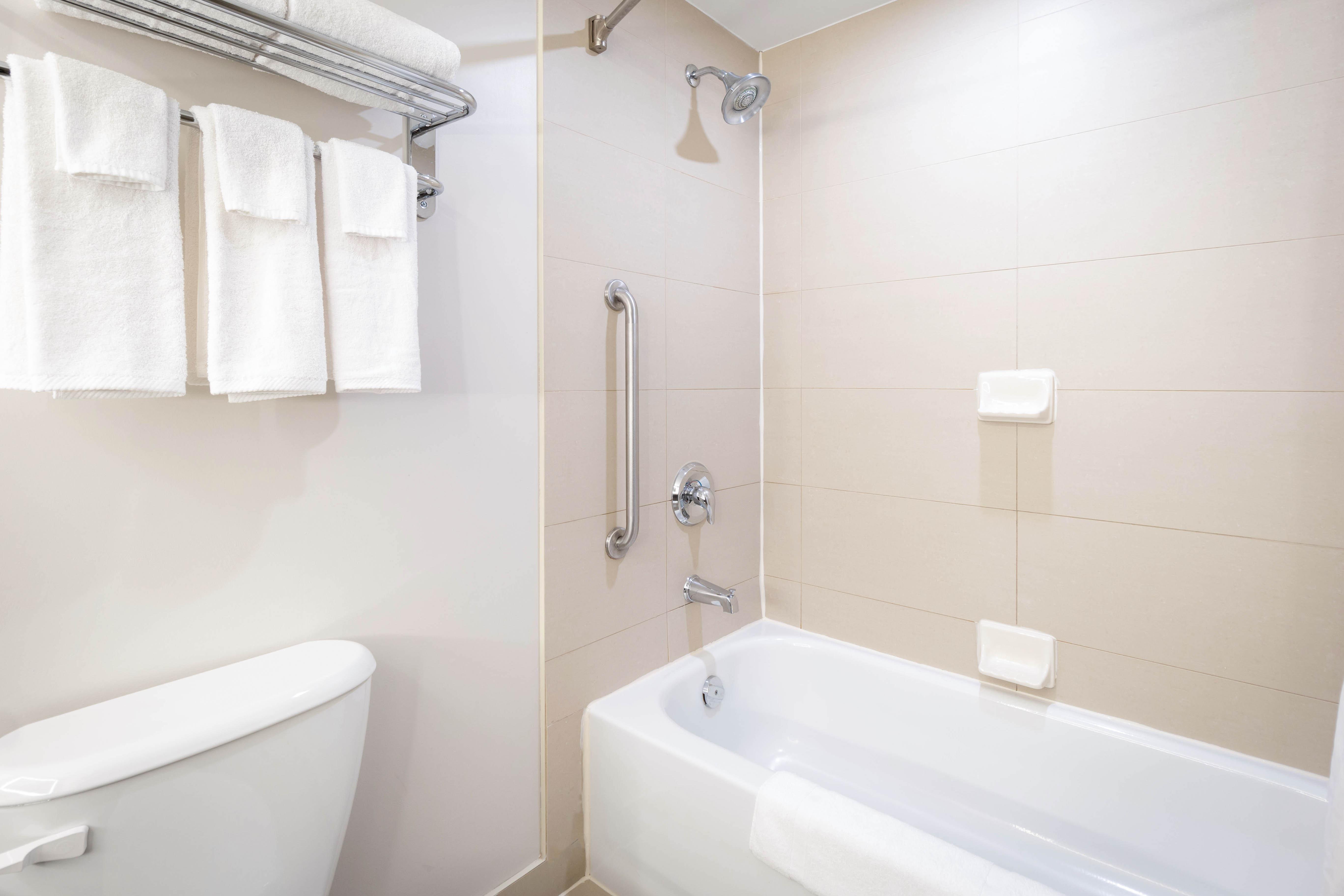 جناح بسرير كينج بغرفة نوم واحدة، Holiday Inn Express Hotel Suites Kingston 5/5