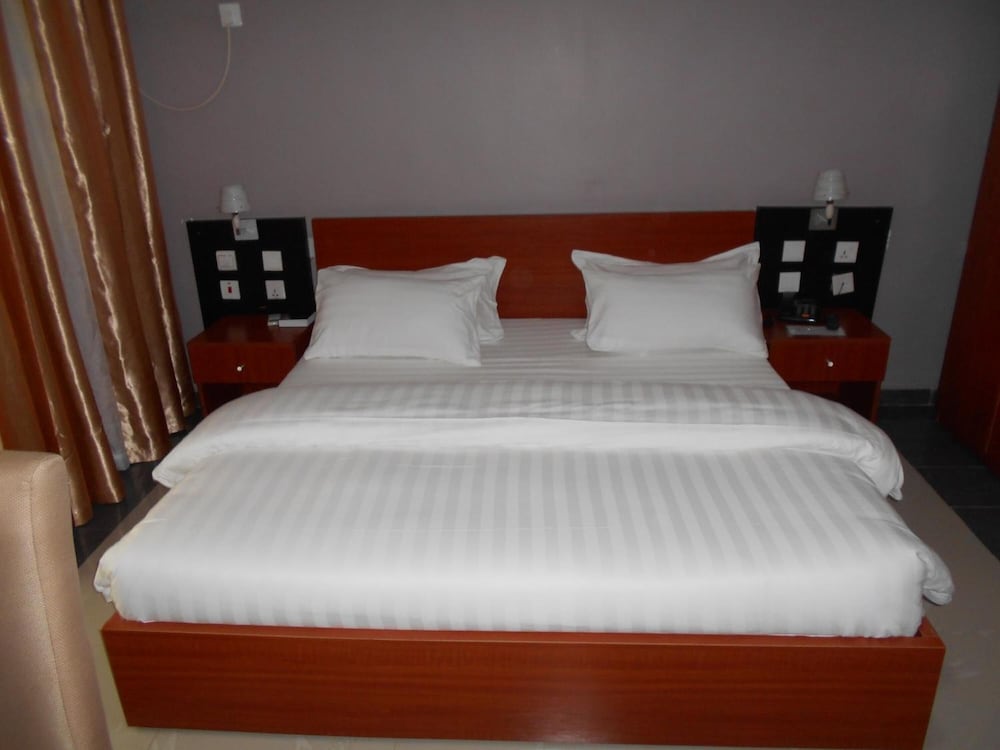 Kifina Emerald Hotel 9/24