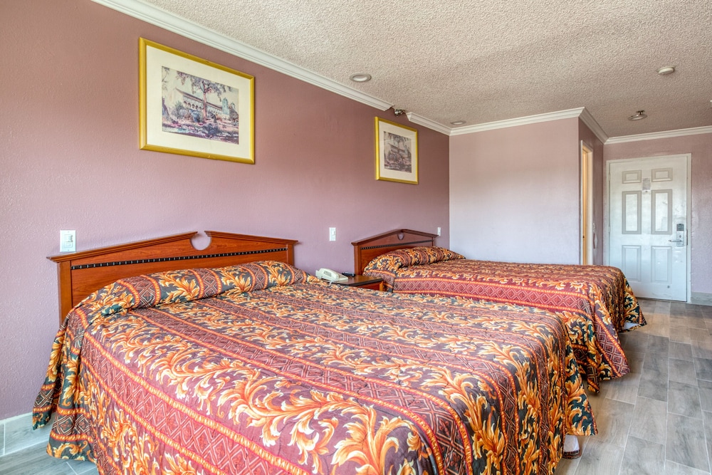 Heritage Inn And Suites 23/58