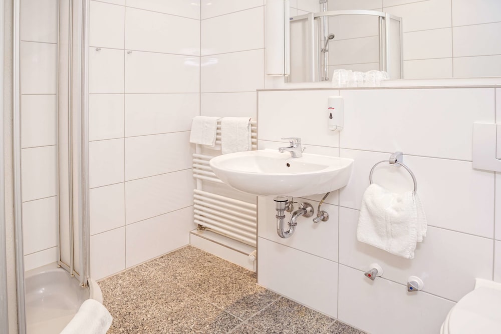 Hotel Am Kieler Schloss Kiel By Premiere Classe 32/33