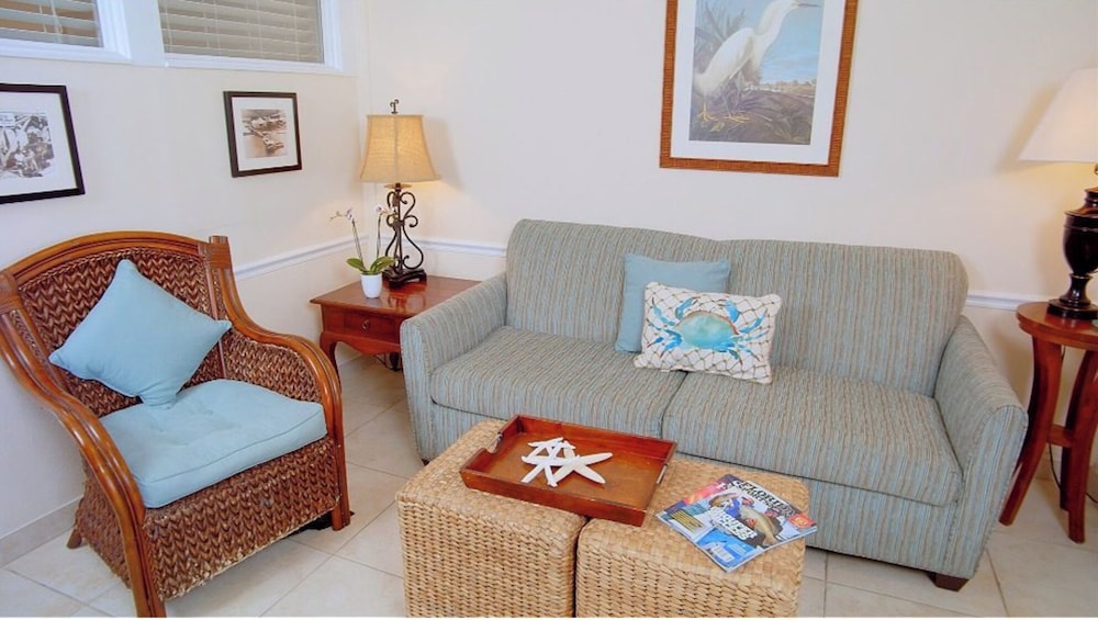 Coconut Palm Inn 30/50