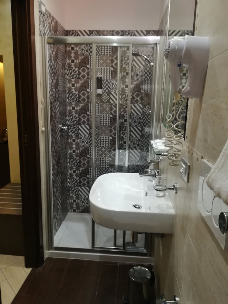 Excellence Suite 67/70