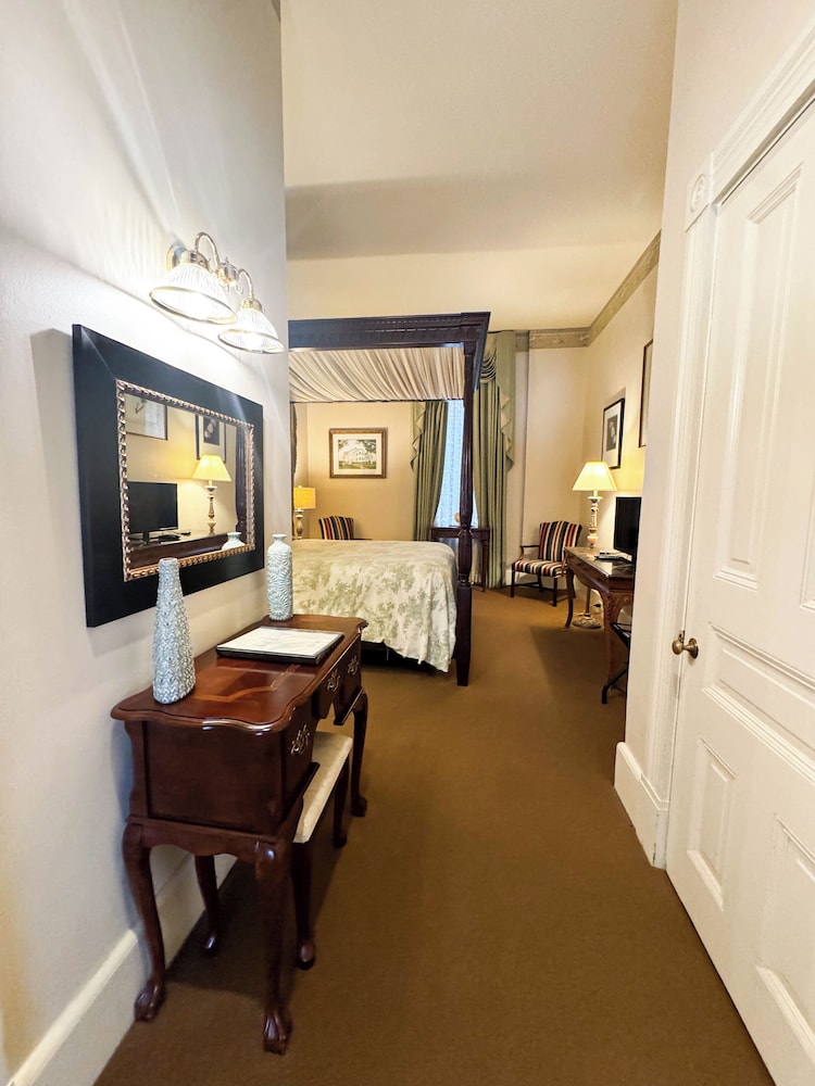 The Guest House Historic Mansion 13/73