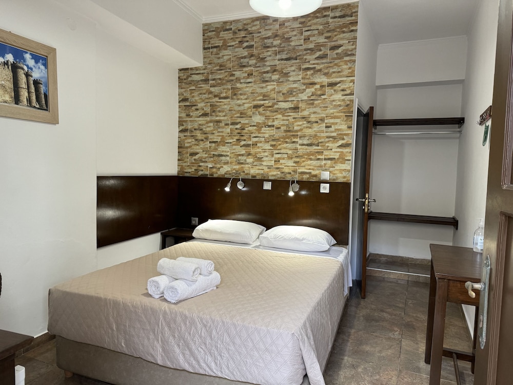 Eleni Rooms 17/40
