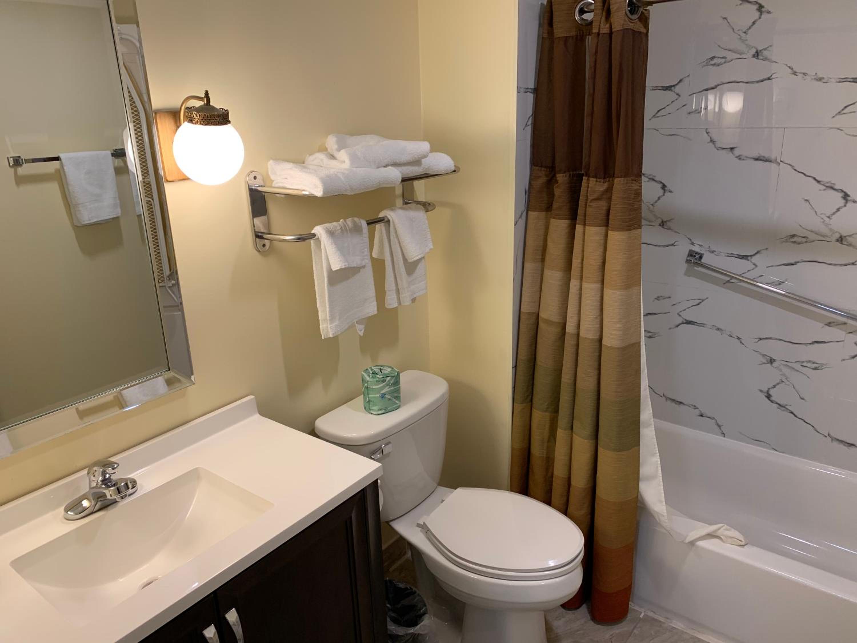 Deluxe, Queen Bed, Four Winds Country Motel 9/10