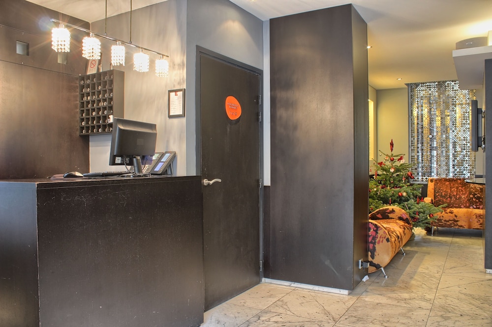 Lobby at Pavillon Nation Hotel, PARIS