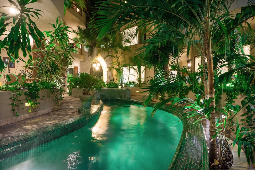 Maya Villa Condo Hotel Beach Club 44/49