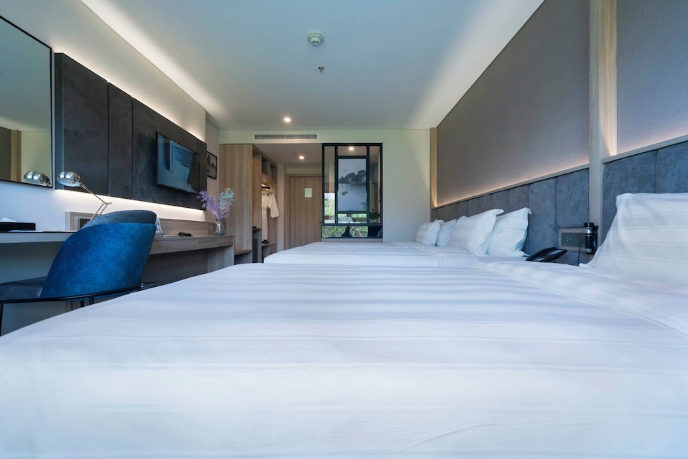 Wyndham Garden Legend Halong 12/50