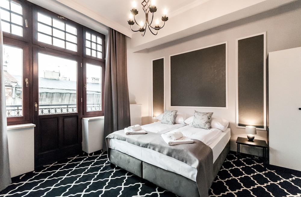 SILVER, COMFORT, STUDIO, SUITE, KITCHENETTE