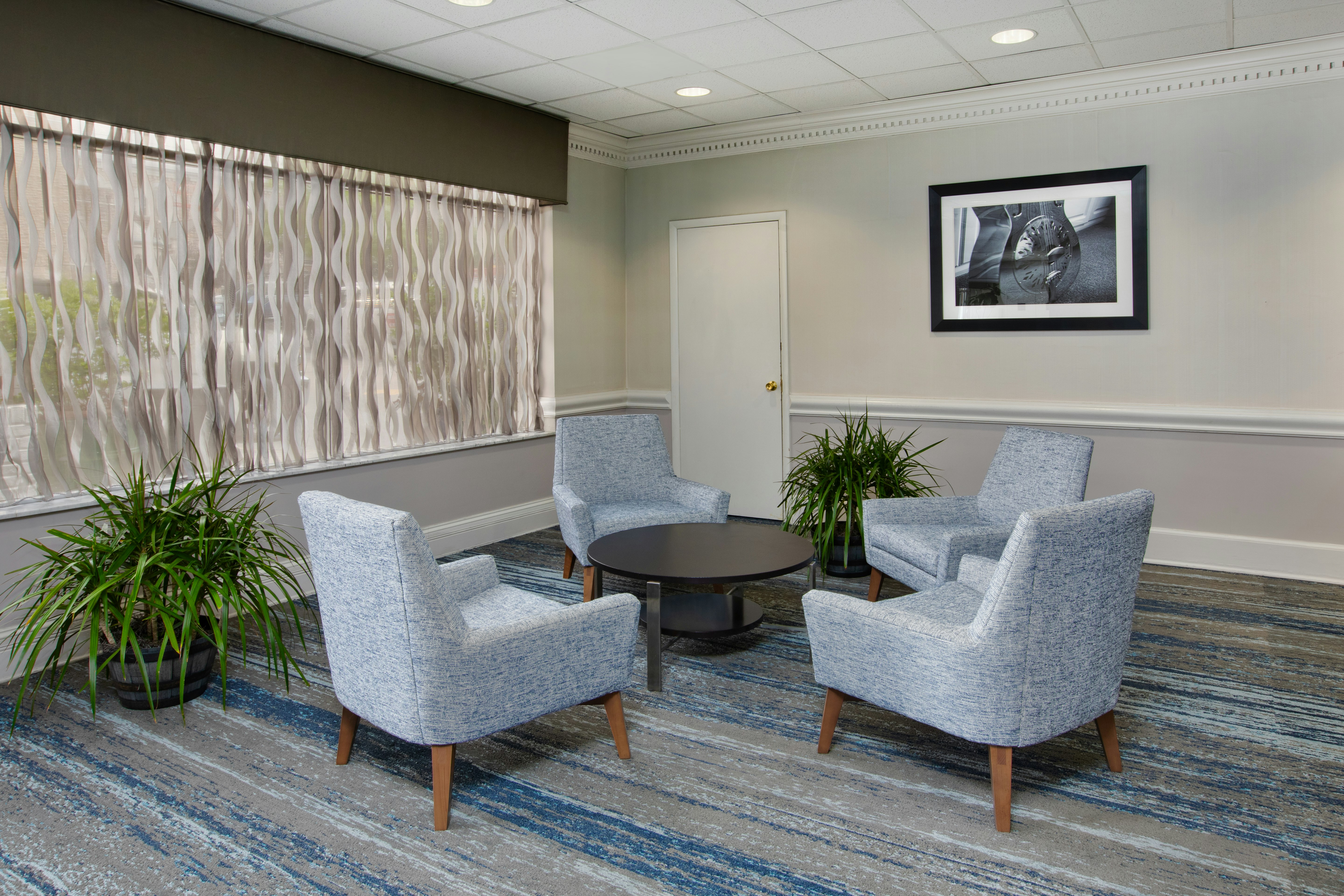 Holiday Inn Express Nashville Downtown 38/67