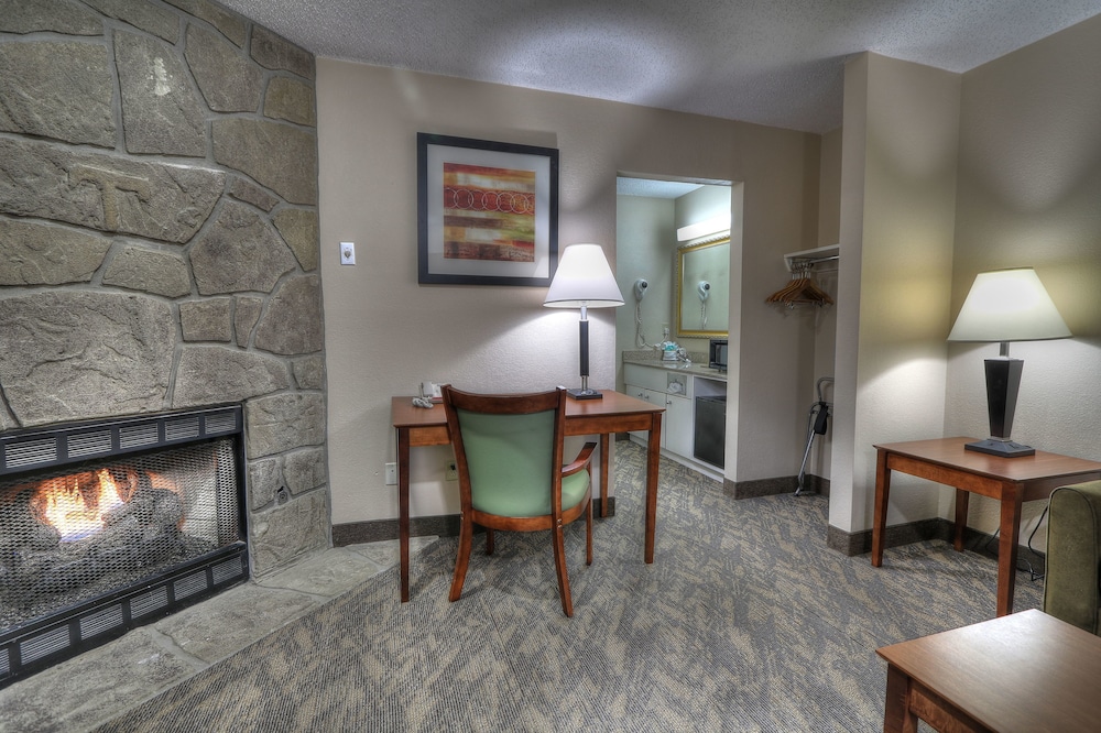 Crossroads Inn & Suites 50/68