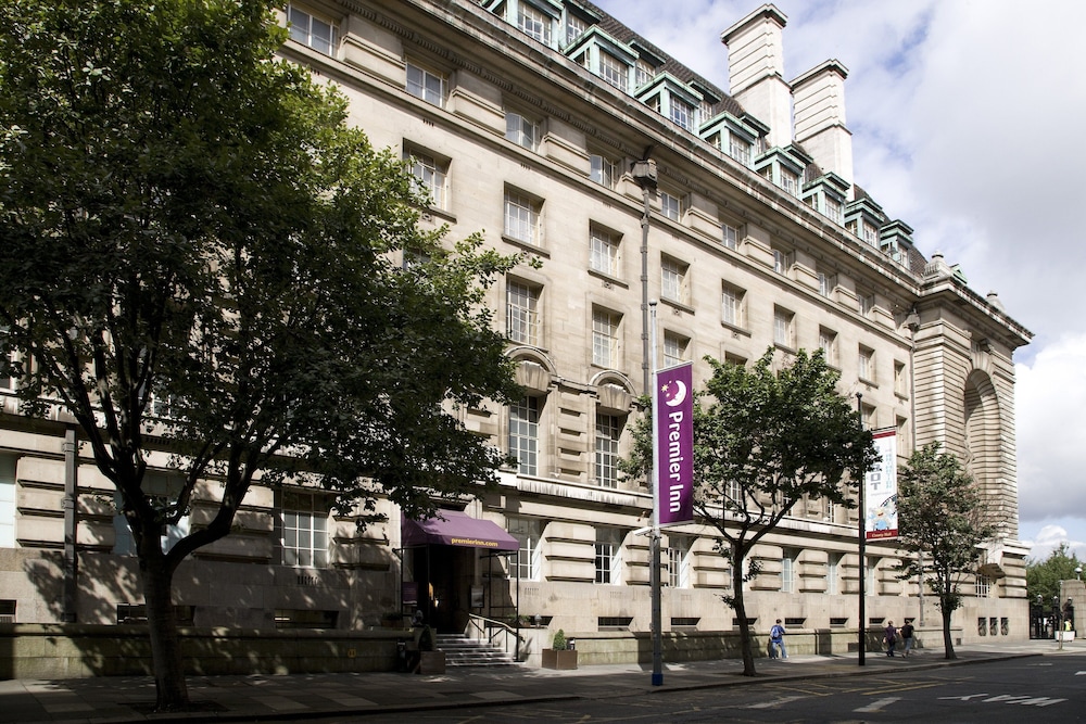 Premier Inn London County Hall in LONDON
