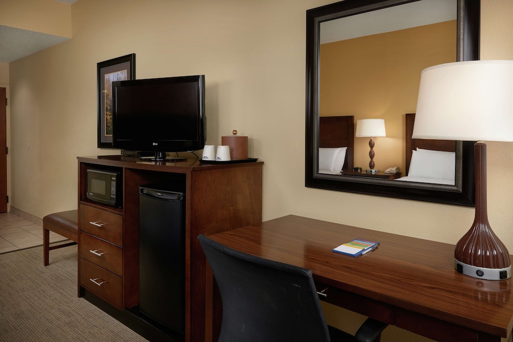 Clarion Pointe Cherokee 23/27