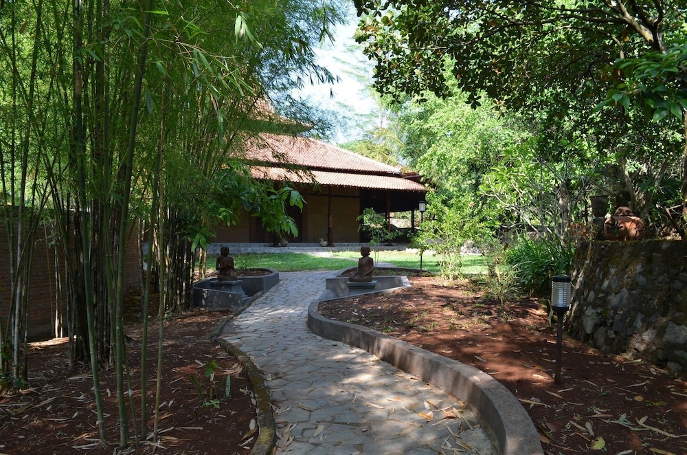 Hills Joglo Villa 40/50