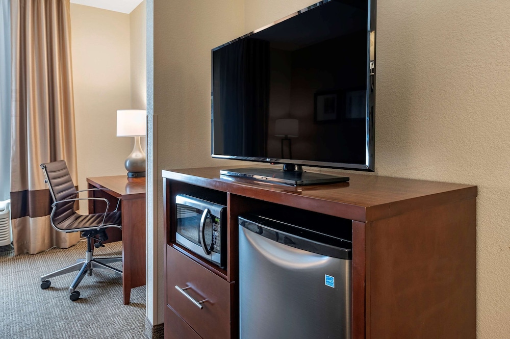 Comfort Suites Columbus West- Hilliard 40/46