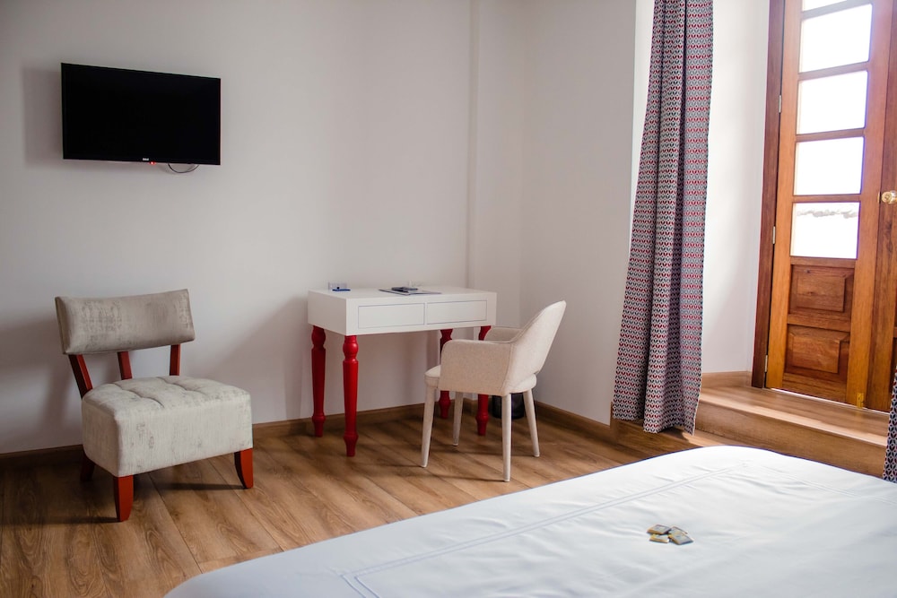 Adamas House Hotel 40/50