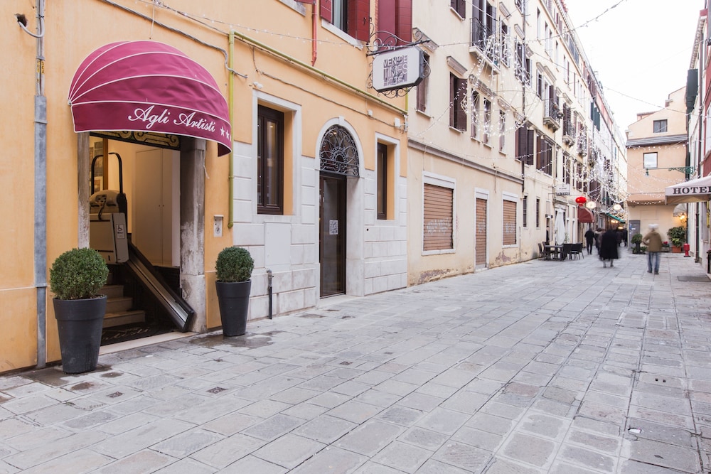 HOTEL AGLI ARTISTI 23/32